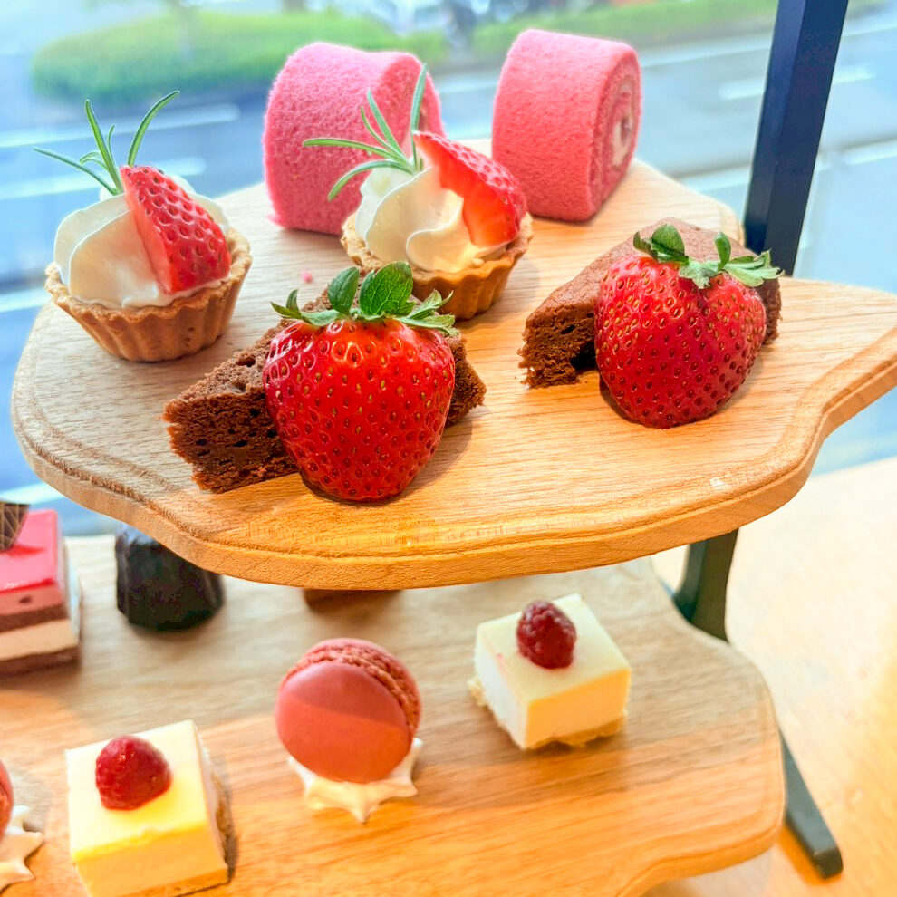 冬の借景アフタヌーン 立山連峰を臨む窓辺のアフタヌーンティー